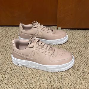 Nike Air Force 1 Pixel